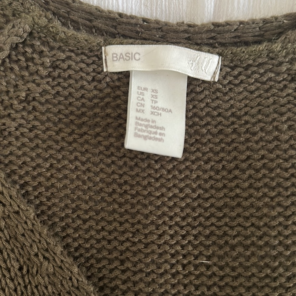 H&M Sweater - Picture 2 of 4